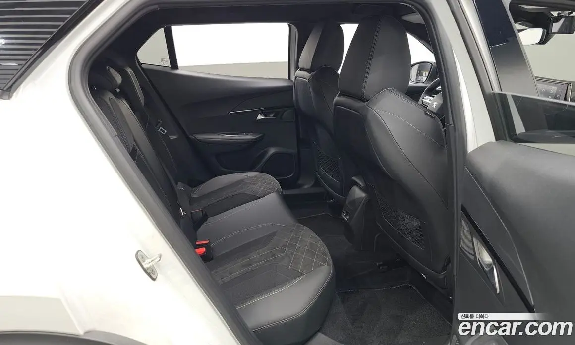 Peugeot 2008 2023 0.1 автомат (гидро), фото 17 Peugeot 2008 2023 0.1 автомат (гидро), фото 17
