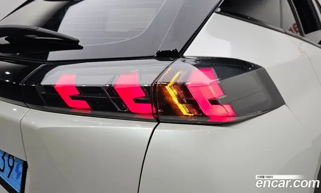 Peugeot 2008 2023 0.1 автомат (гидро), миниатюра 8 Peugeot 2008 2023 0.1 автомат (гидро), миниатюра 8