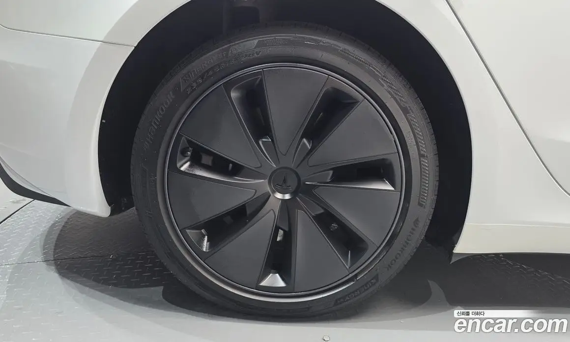 Tesla Model 3 2024 0.2 автомат (гидро), фото 4 Tesla Model 3 2024 0.2 автомат (гидро), фото 4