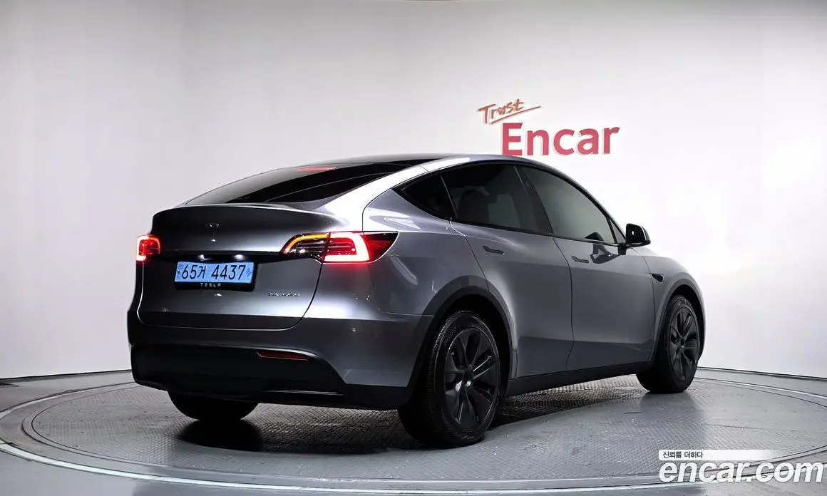 Tesla Model Y 2024 0.2 автомат (гидро), фото 2 Tesla Model Y 2024 0.2 автомат (гидро), фото 2