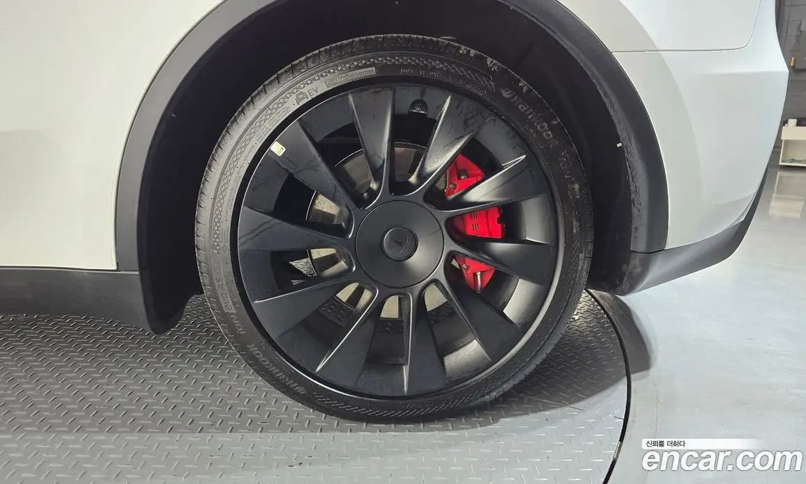 Tesla Model Y 2024 0.2 автомат (гидро), фото 6 Tesla Model Y 2024 0.2 автомат (гидро), фото 6