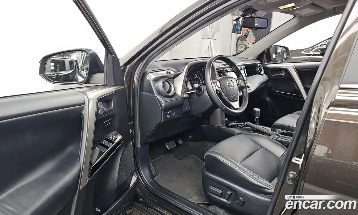 Toyota RAV4 2016 2.5 автомат (гидро), фото 10 Toyota RAV4 2016 2.5 автомат (гидро), фото 10
