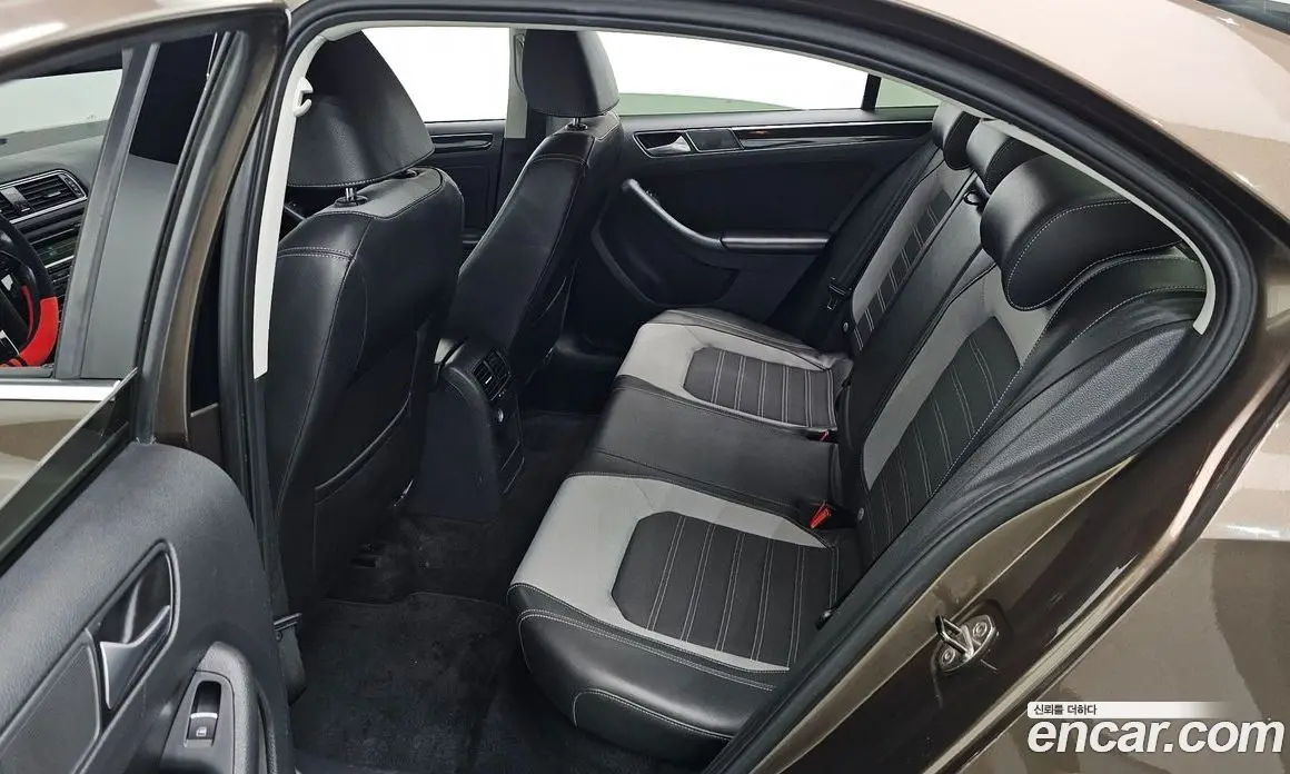 Volkswagen Jetta 2015 2.0 автомат (гидро), фото 11 Volkswagen Jetta 2015 2.0 автомат (гидро), фото 11