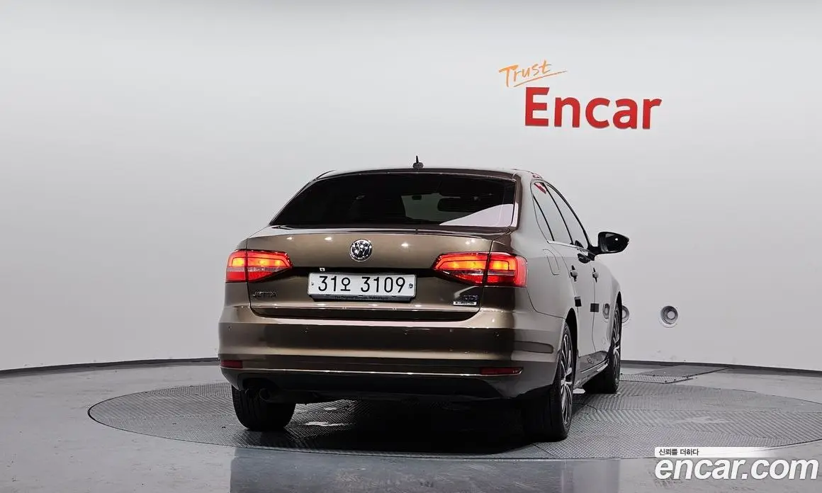 Volkswagen Jetta 2015 2.0 автомат (гидро), фото 4 Volkswagen Jetta 2015 2.0 автомат (гидро), фото 4