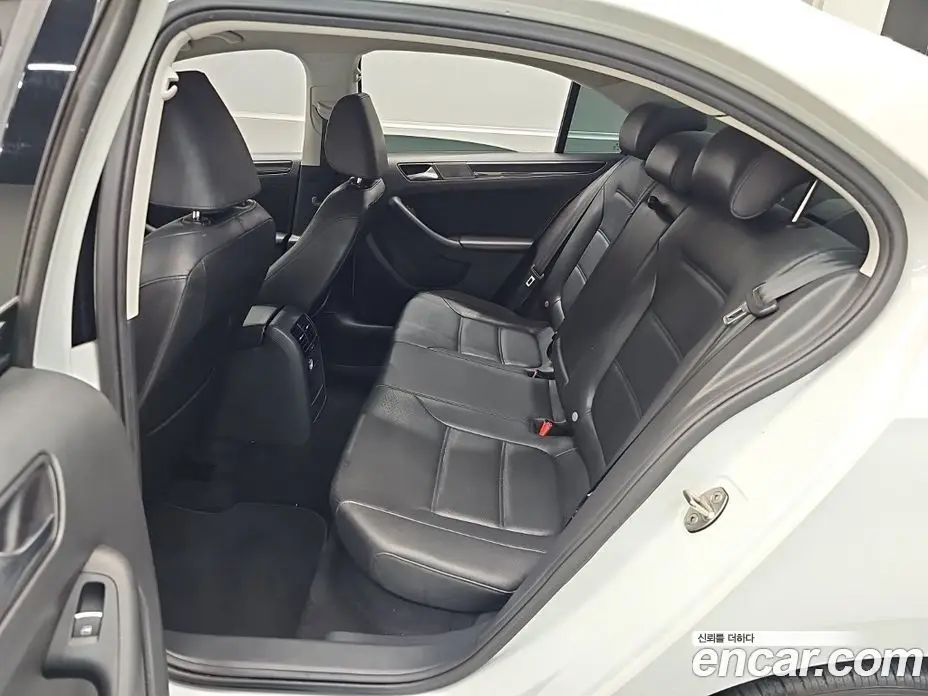 Volkswagen Jetta 2015 2.0 автомат (гидро), фото 12 Volkswagen Jetta 2015 2.0 автомат (гидро), фото 12