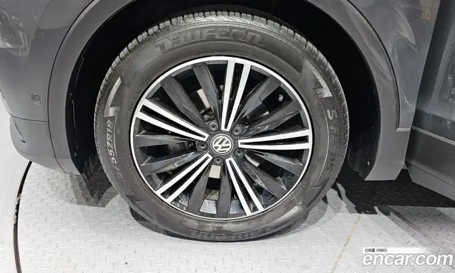 Volkswagen Tiguan 2020 2.0 автомат (гидро), миниатюра 5