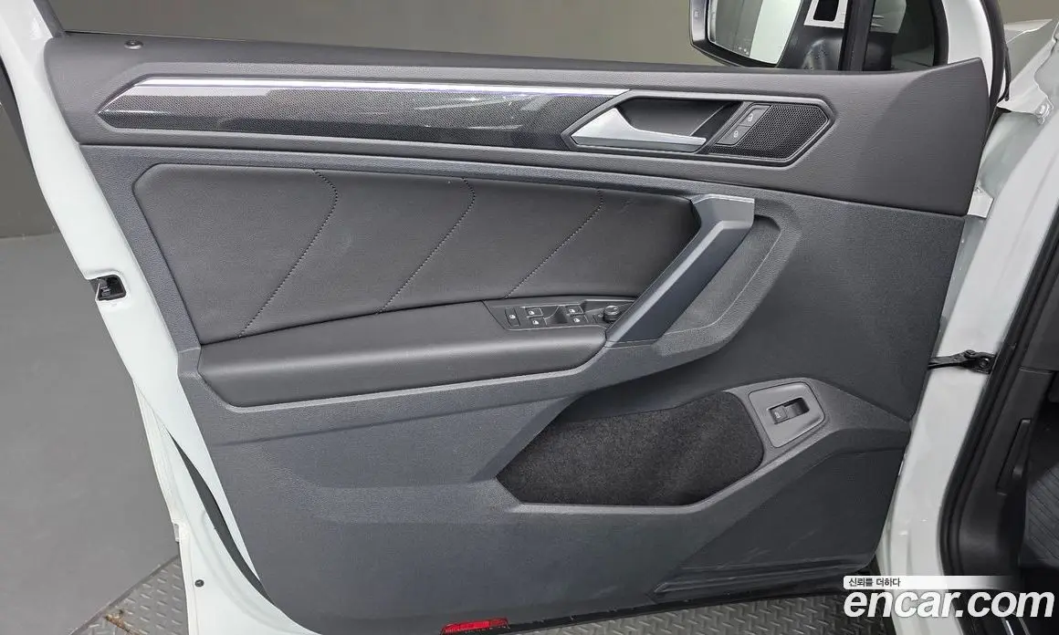 Volkswagen Tiguan 2022 2.0 автомат (гидро), фото 14 Volkswagen Tiguan 2022 2.0 автомат (гидро), фото 14