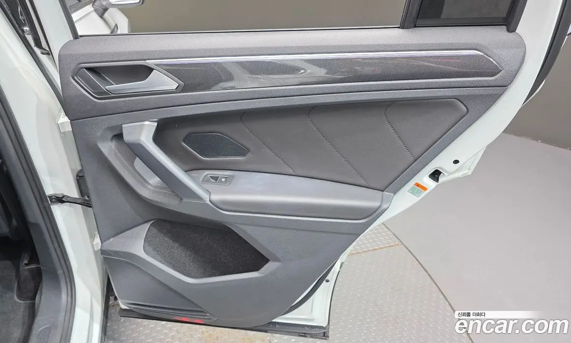 Volkswagen Tiguan 2022 2.0 автомат (гидро), фото 15 Volkswagen Tiguan 2022 2.0 автомат (гидро), фото 15