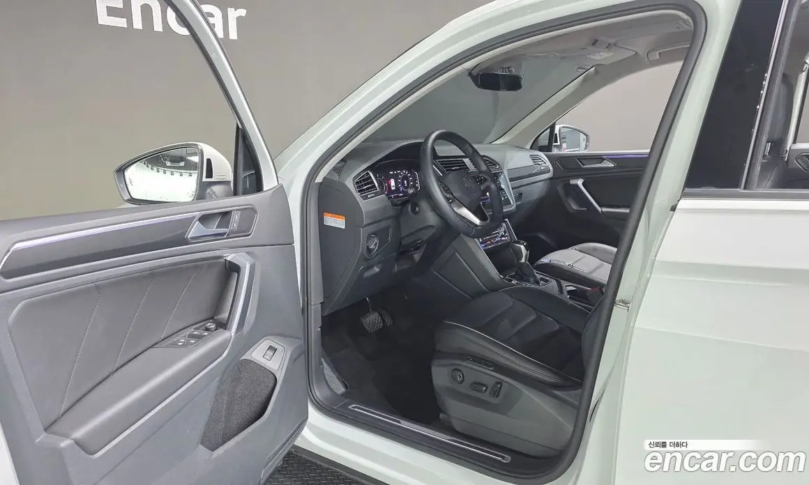 Volkswagen Tiguan 2022 2.0 автомат (гидро), фото 17 Volkswagen Tiguan 2022 2.0 автомат (гидро), фото 17