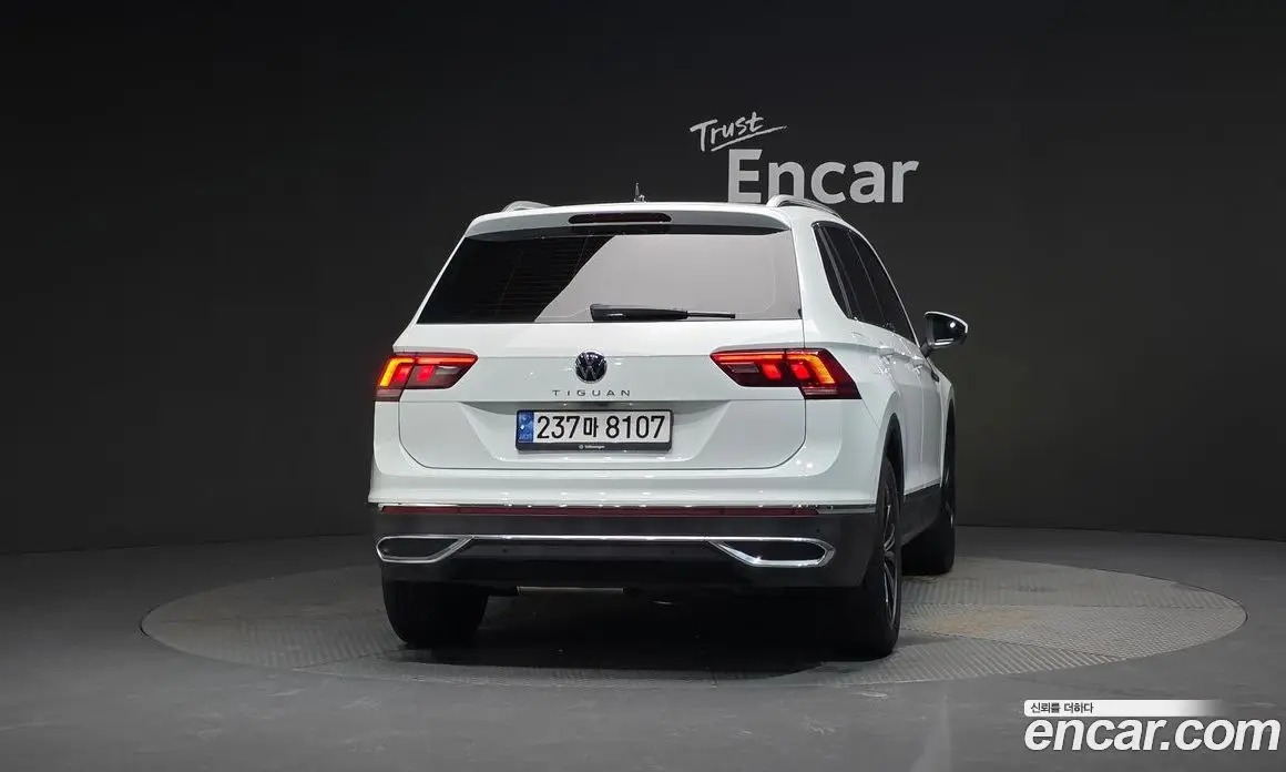 Volkswagen Tiguan 2022 2.0 автомат (гидро), фото 4 Volkswagen Tiguan 2022 2.0 автомат (гидро), фото 4