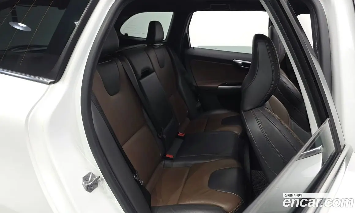 Volvo XC60 2016 2.4 автомат (гидро), фото 11 Volvo XC60 2016 2.4 автомат (гидро), фото 11