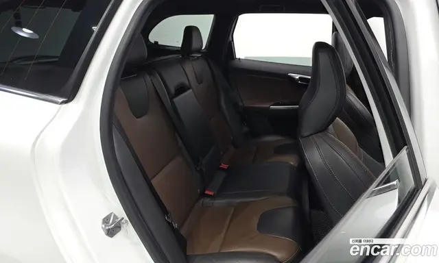 Volvo XC60 2016 2.4 автомат (гидро), миниатюра 11 Volvo XC60 2016 2.4 автомат (гидро), миниатюра 11