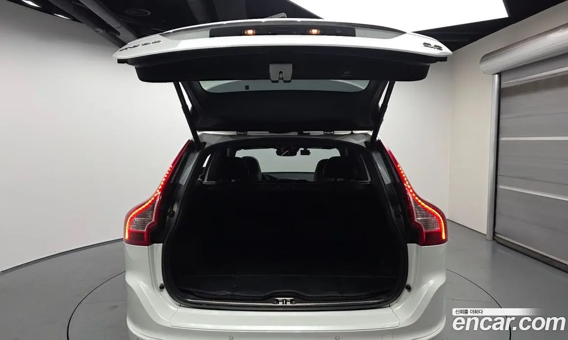 Volvo XC60 2016 2.4 автомат (гидро), фото 20 Volvo XC60 2016 2.4 автомат (гидро), фото 20