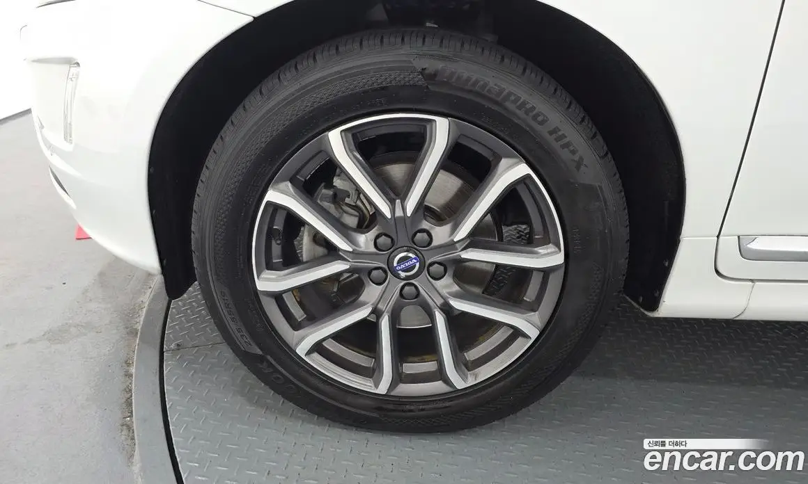 Volvo XC60 2016 2.4 автомат (гидро), фото 5 Volvo XC60 2016 2.4 автомат (гидро), фото 5