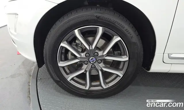 Volvo XC60 2016 2.4 автомат (гидро), миниатюра 5 Volvo XC60 2016 2.4 автомат (гидро), миниатюра 5