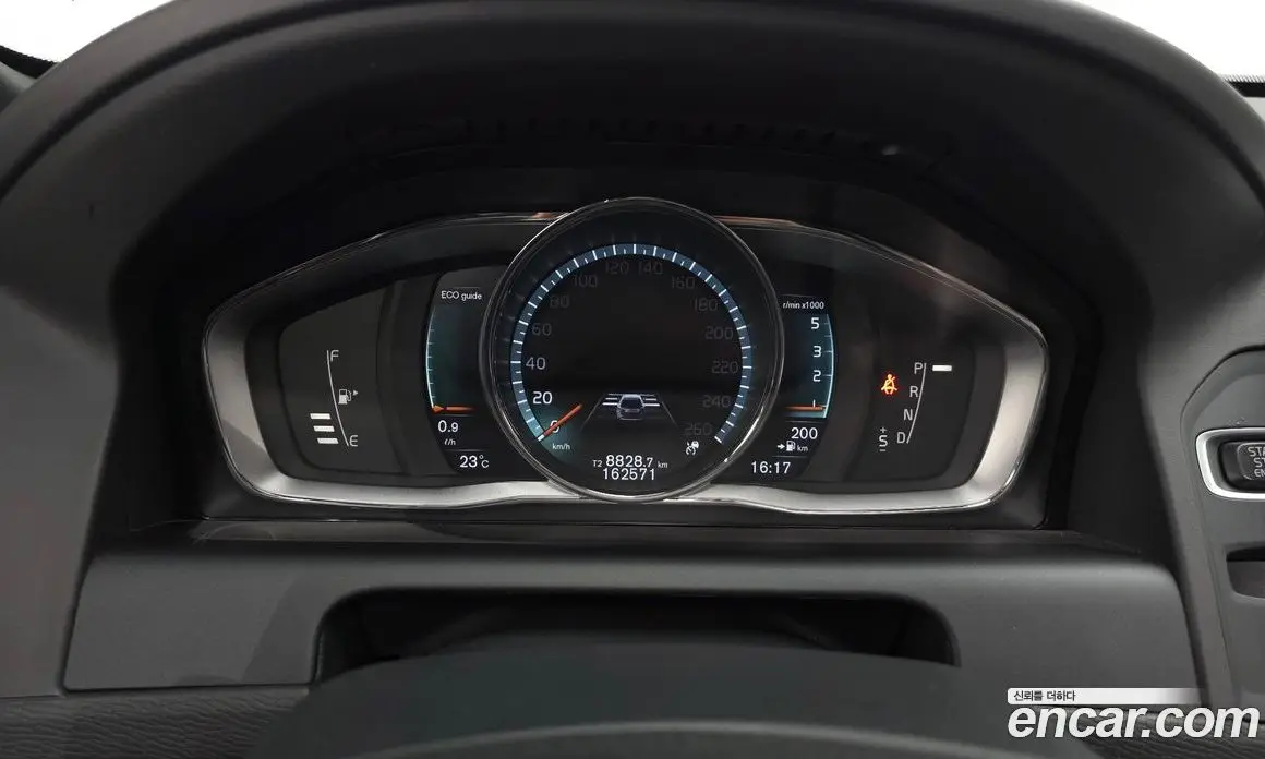 Volvo XC60 2016 2.4 автомат (гидро), фото 8 Volvo XC60 2016 2.4 автомат (гидро), фото 8