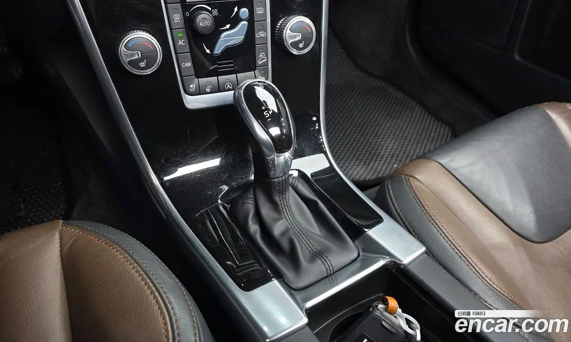 Volvo XC60 2016 2.4 автомат (гидро), фото 9 Volvo XC60 2016 2.4 автомат (гидро), фото 9