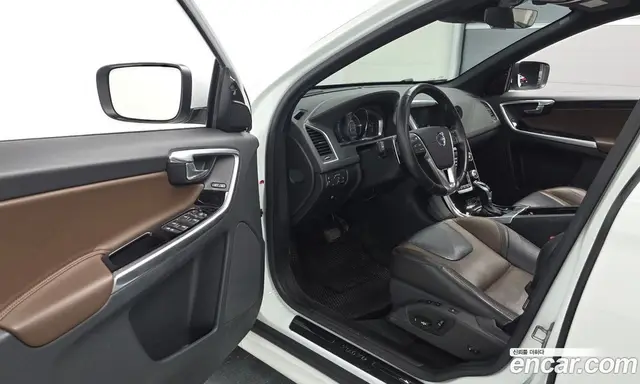 Volvo XC60 2016 2.4 автомат (гидро), миниатюра 10 Volvo XC60 2016 2.4 автомат (гидро), миниатюра 10