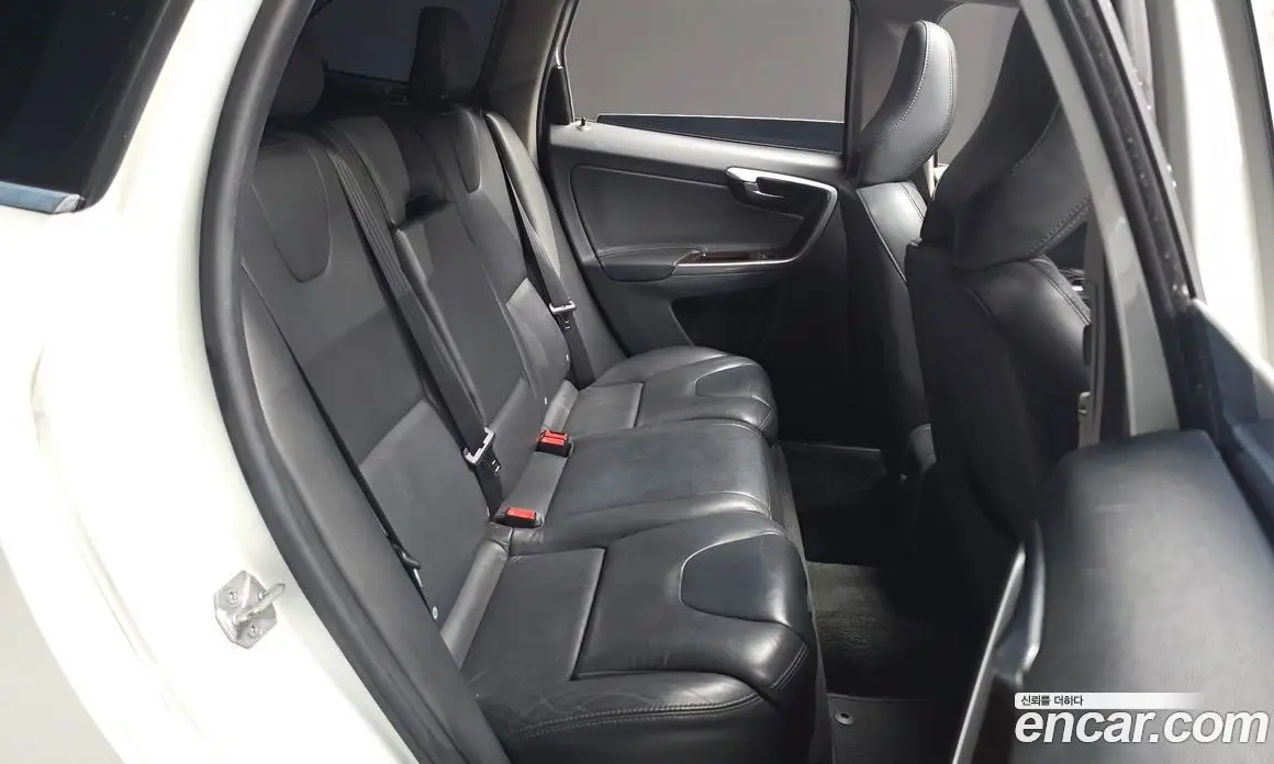 Volvo XC60 2017 2.0 автомат (гидро), фото 11 Volvo XC60 2017 2.0 автомат (гидро), фото 11