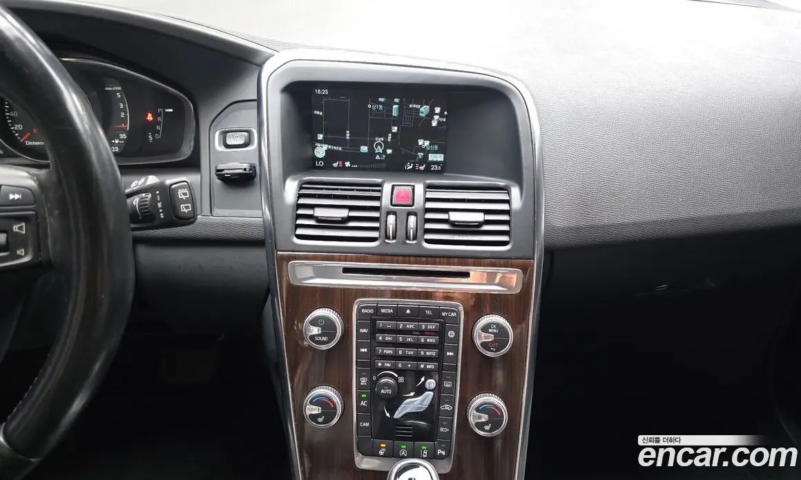 Volvo XC60 2017 2.0 автомат (гидро), фото 14 Volvo XC60 2017 2.0 автомат (гидро), фото 14