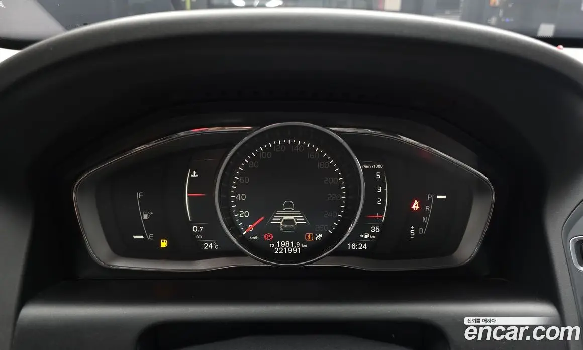 Volvo XC60 2017 2.0 автомат (гидро), фото 8 Volvo XC60 2017 2.0 автомат (гидро), фото 8