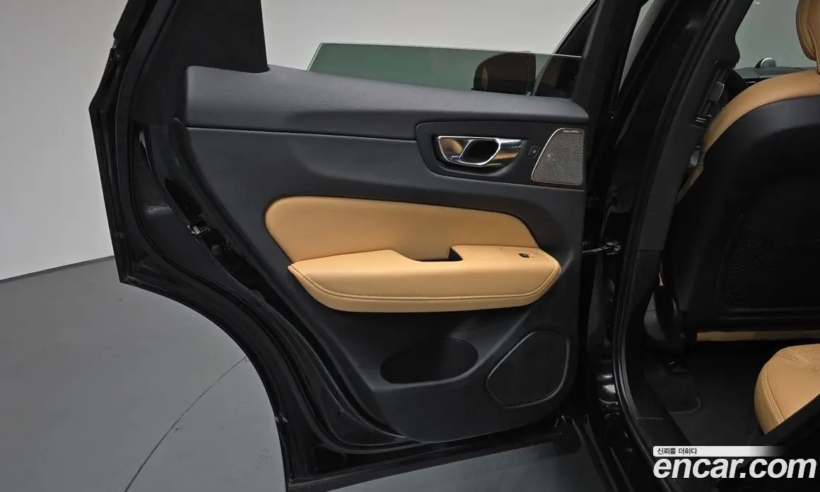 Volvo XC60 2020 2.0 автомат (гидро), фото 14 Volvo XC60 2020 2.0 автомат (гидро), фото 14