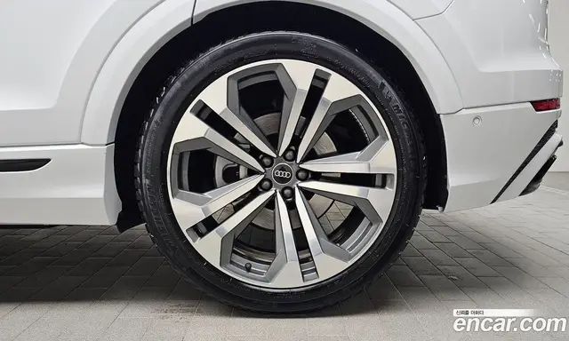 Audi Q8 2023 3.0 автомат (гидро), миниатюра 5 Audi Q8 2023 3.0 автомат (гидро), миниатюра 5