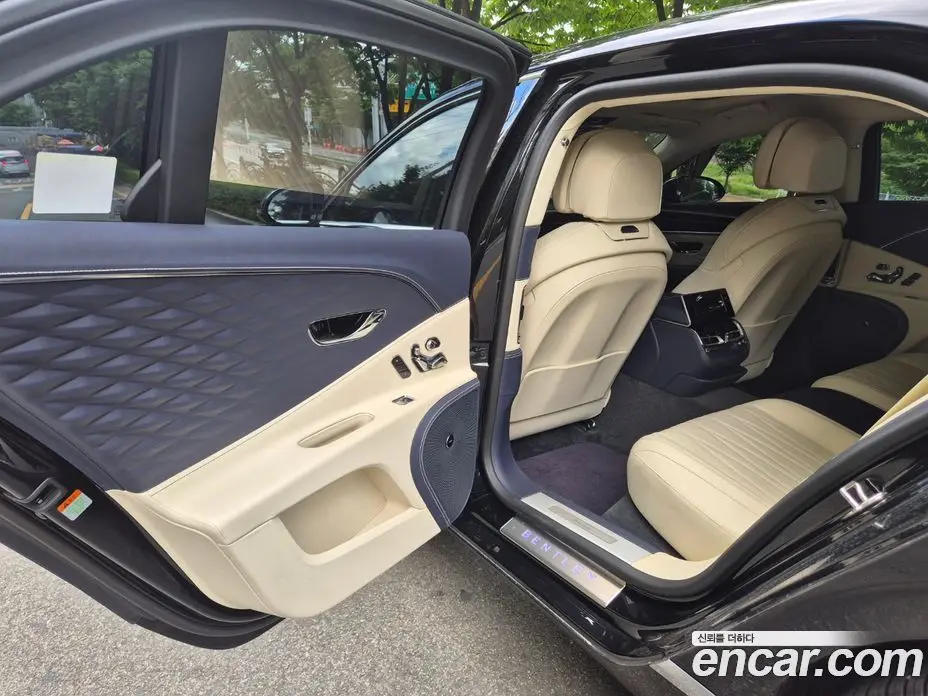 Bentley Flying Spur 2023 4.0 автомат (гидро), фото 12