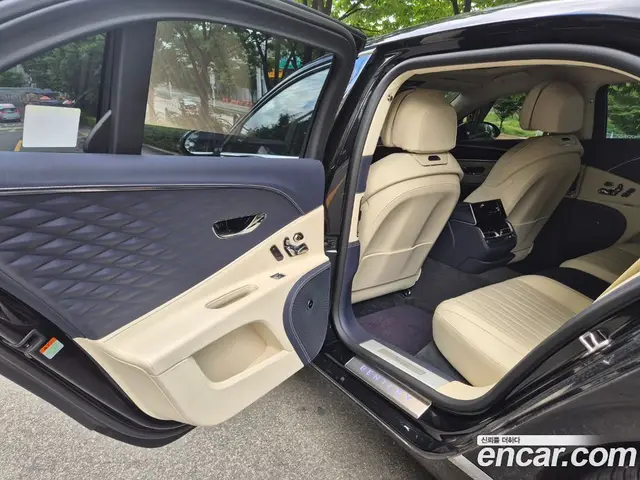 Bentley Flying Spur 2023 4.0 автомат (гидро), миниатюра 12