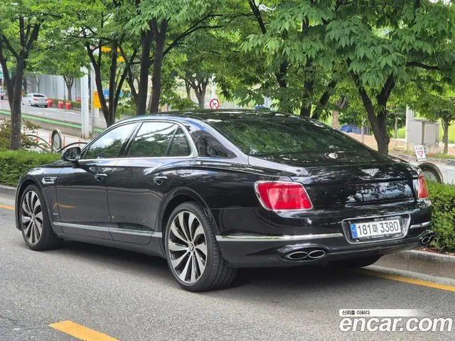Bentley Flying Spur 2023 4.0 автомат (гидро), миниатюра 4