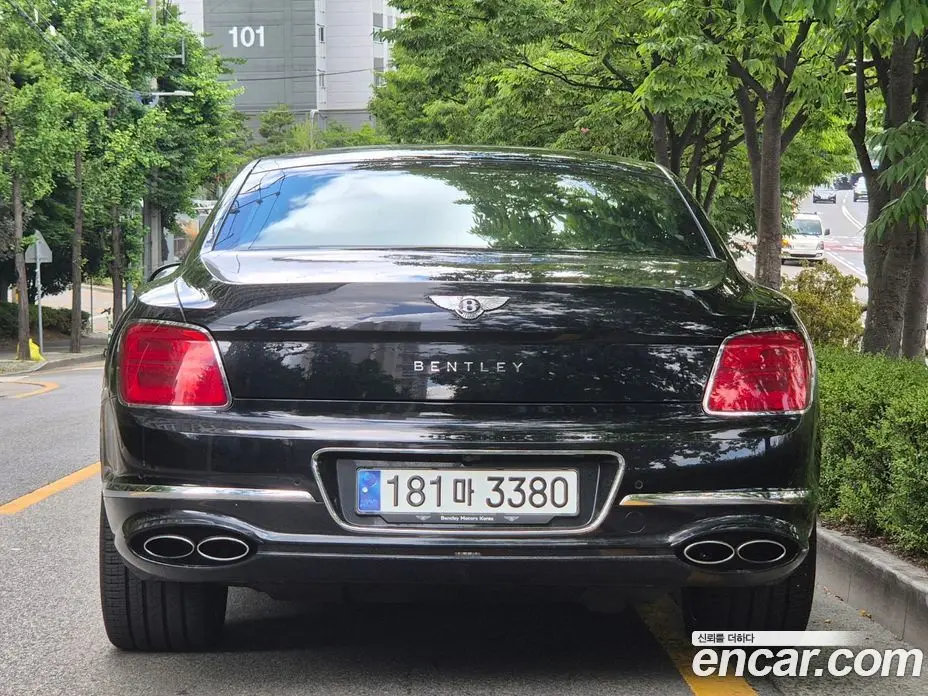 Bentley Flying Spur 2023 4.0 автомат (гидро), фото 5
