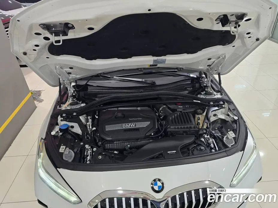 BMW 1 серия 2022 2.0 автомат (гидро), фото 6
