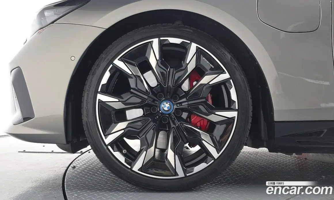 BMW 5 серия 2025 3.0 механика, фото 4 BMW 5 серия 2025 3.0 механика, фото 4