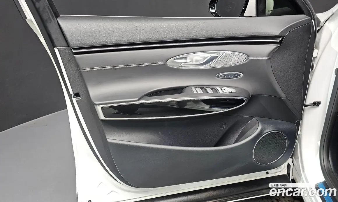 Genesis GV70 2023 2.5 автомат (гидро), фото 14 Genesis GV70 2023 2.5 автомат (гидро), фото 14