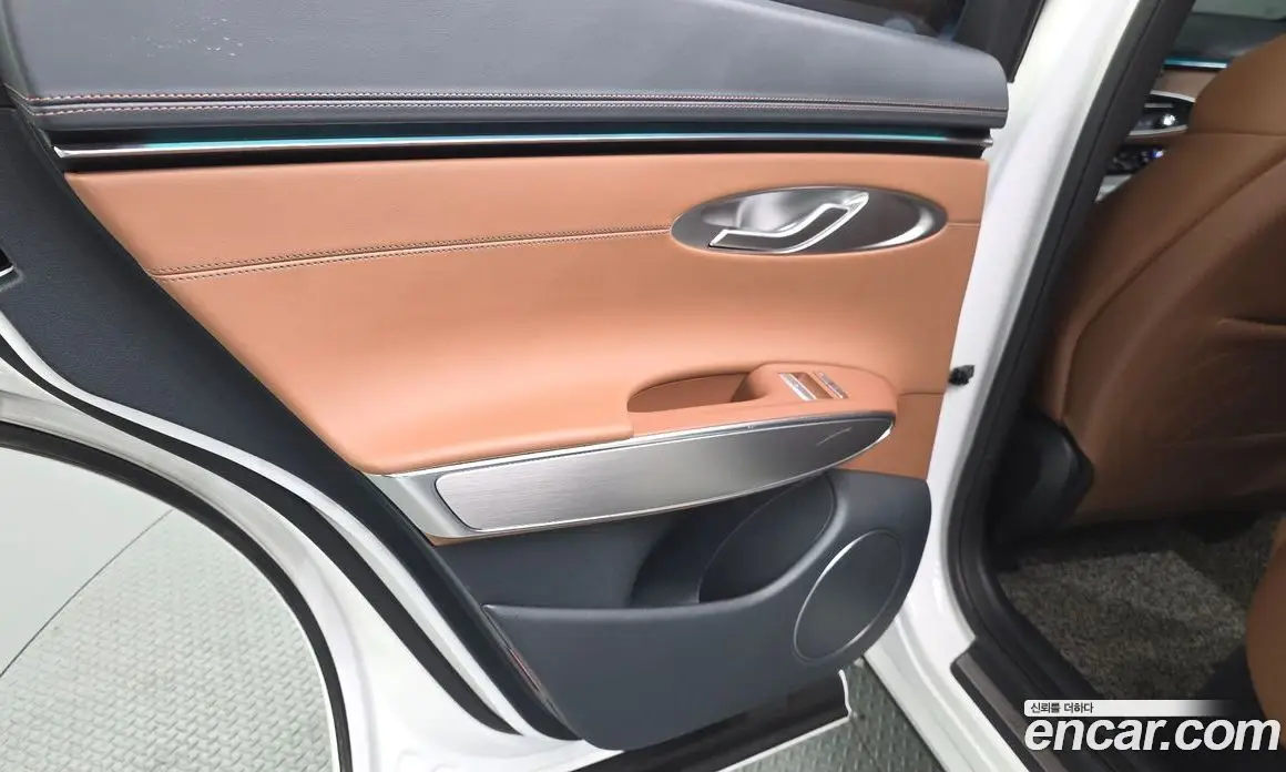 Genesis GV70 2024 2.5 автомат (гидро), фото 15 Genesis GV70 2024 2.5 автомат (гидро), фото 15