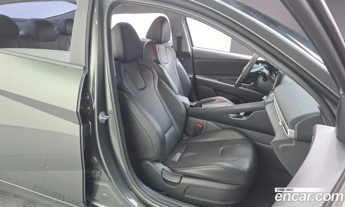 Hyundai Avante 2023 1.6 автомат (гидро), фото 16