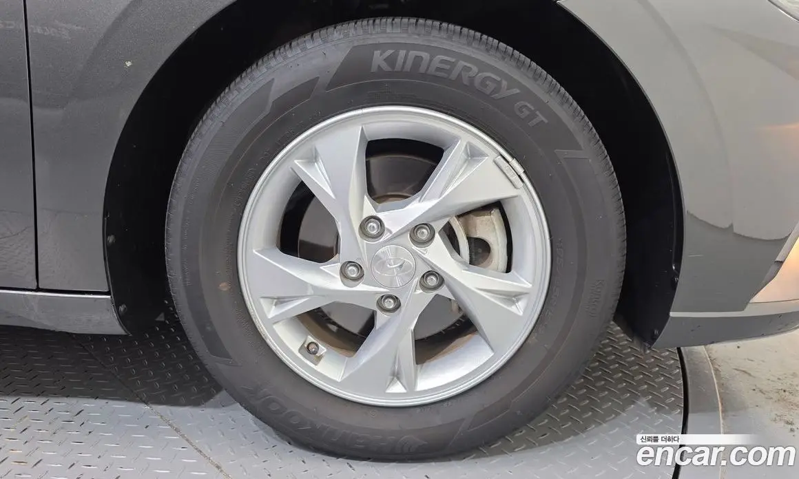 Hyundai Avante 2023 1.6 автомат (гидро), фото 7