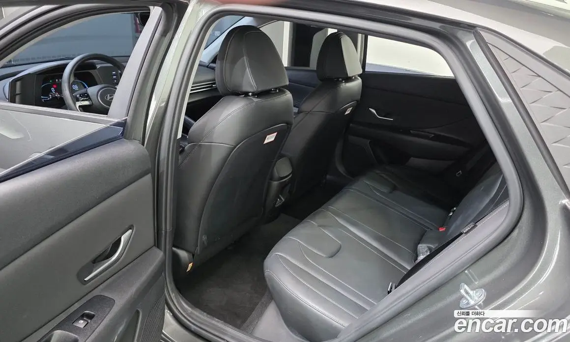 Hyundai Avante 2023 1.6 автомат (гидро), фото 16