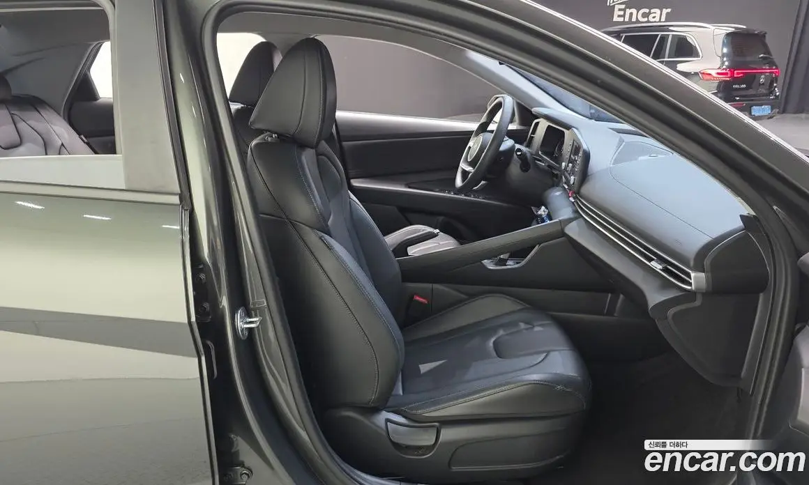 Hyundai Avante 2023 1.6 автомат (гидро), фото 17