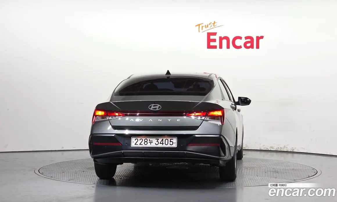 Hyundai Avante 2023 1.6 автомат (гидро), фото 4