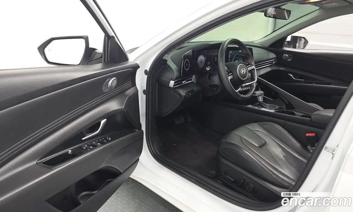 Hyundai Avante 2024 1.6 автомат (гидро), фото 12