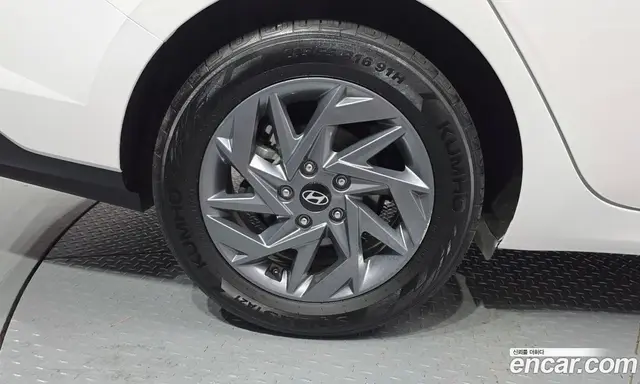 Hyundai Avante 2024 1.6 автомат (гидро), миниатюра 4