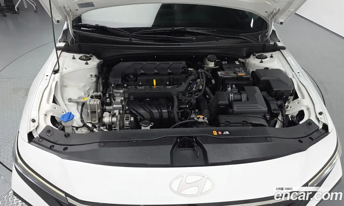 Hyundai Avante 2024 1.6 автомат (гидро), фото 5
