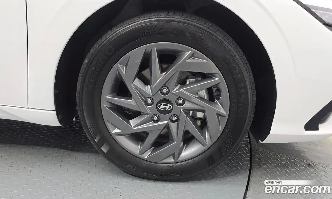 Hyundai Avante 2024 1.6 автомат (гидро), фото 6