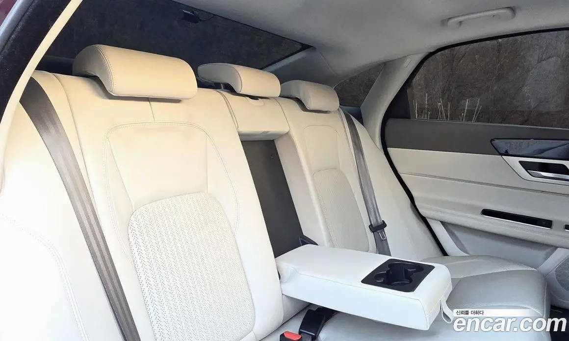 Jaguar XF 2017 2.0 автомат (гидро), фото 12 Jaguar XF 2017 2.0 автомат (гидро), фото 12