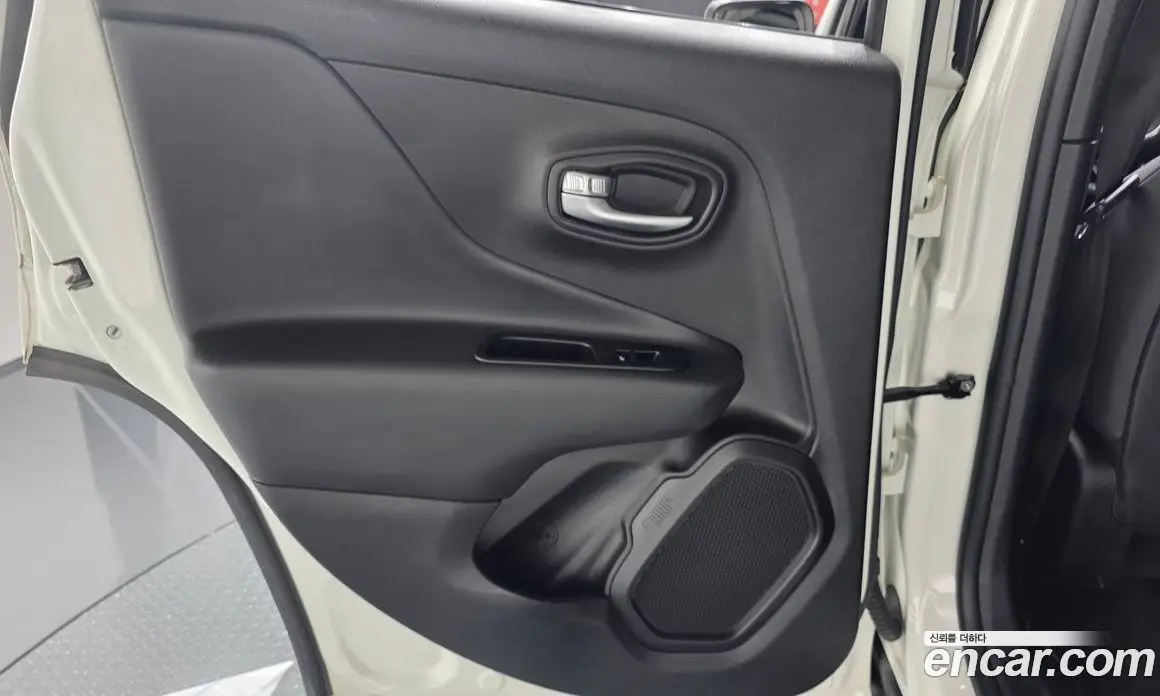 Jeep Renegade 2022 1.3 автомат (гидро), фото 14 Jeep Renegade 2022 1.3 автомат (гидро), фото 14