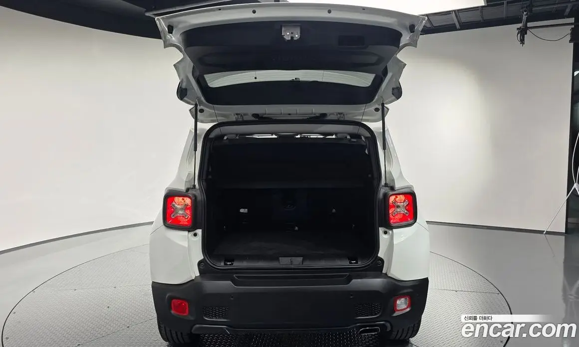 Jeep Renegade 2022 1.3 автомат (гидро), фото 33 Jeep Renegade 2022 1.3 автомат (гидро), фото 33
