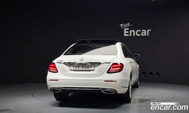 Mercedes-Benz E-Class 2017 2.0 автомат (гидро), миниатюра 4 Mercedes-Benz E-Class 2017 2.0 автомат (гидро), миниатюра 4