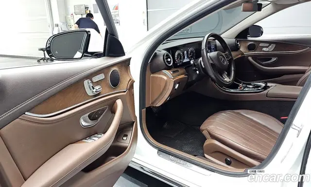 Mercedes-Benz E-Class 2017 2.0 автомат (гидро), миниатюра 10 Mercedes-Benz E-Class 2017 2.0 автомат (гидро), миниатюра 10