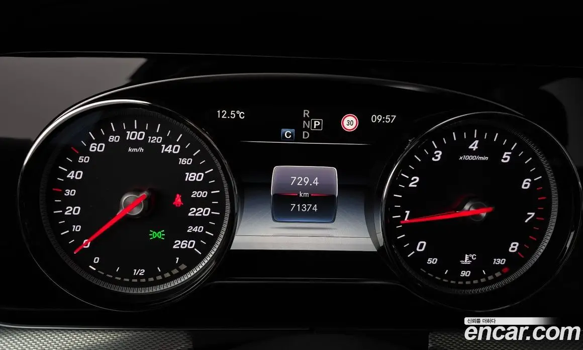 Mercedes-Benz E-Class 2018 2.0 автомат (гидро), фото 8 Mercedes-Benz E-Class 2018 2.0 автомат (гидро), фото 8